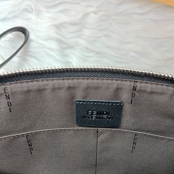 超激安ブランド財布偽物着用イメージ